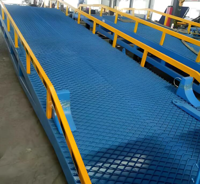 红山街道移动式液压登车桥